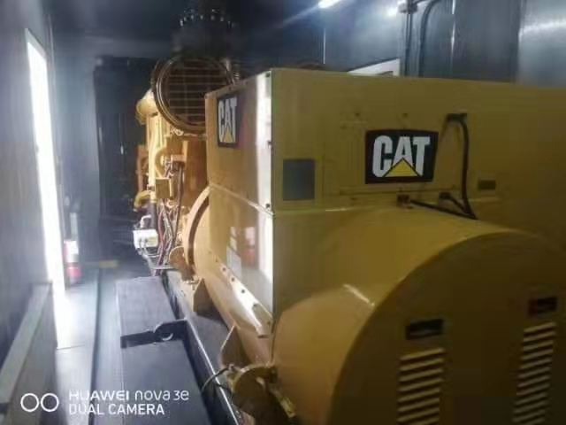 交流發(fā)電機(jī)的工作原理是什么？